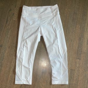 LULULEMON SHORT CAPRI LEGGINGS